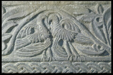 Porte décorée d’oiseaux, d’un serpent (?), de rinceaux, de palmettes et d’entrelacs, image 5/9