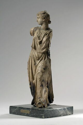 Femme drapée à l'antique, image 2/9