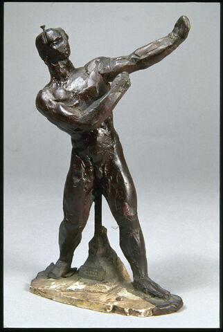 Homme nu debout, image 6/8