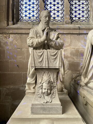 Prie-dieu aux armes de Nicolas III de Neufville, seigneur de Villeroy, image 2/4