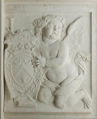 Génie funéraire soutenant les armoiries de Marie Bouhier de Beaumarchais, image 2/2