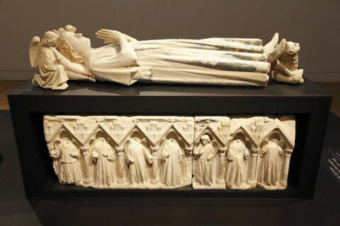 Un clerc sous une arcature, image 2/5