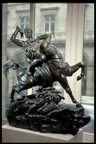 Thésée combattant le centaure Biénor, image 9/12