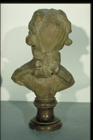 Jeune garçon en costume du XVIII e siècle, image 7/7