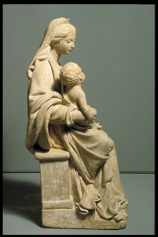 Vierge assise portant l'Enfant sur le bras droit, image 7/9