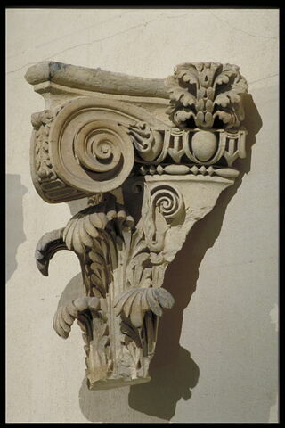 Angle de chapiteau composite, image 3/4