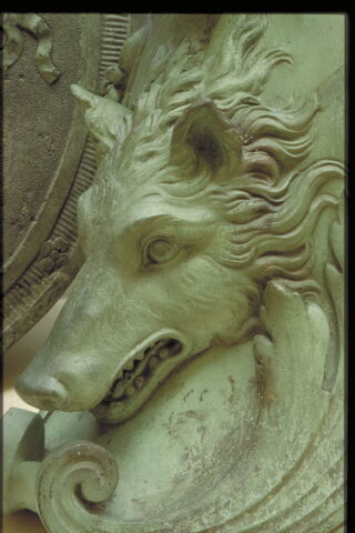 Casque orné d'une tête de loup, image 3/3