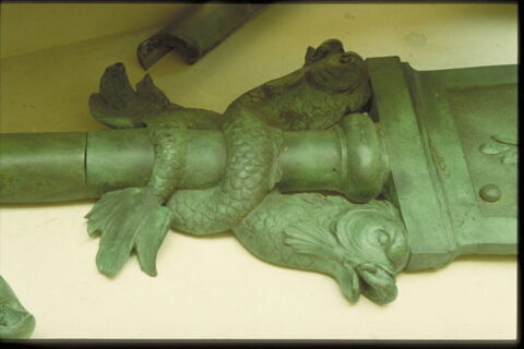 Aviron orné de deux dauphins, image 2/2