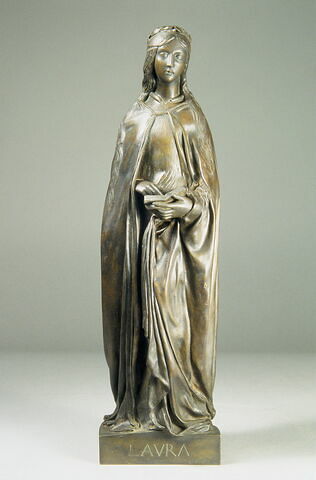 Laura, image 2/8