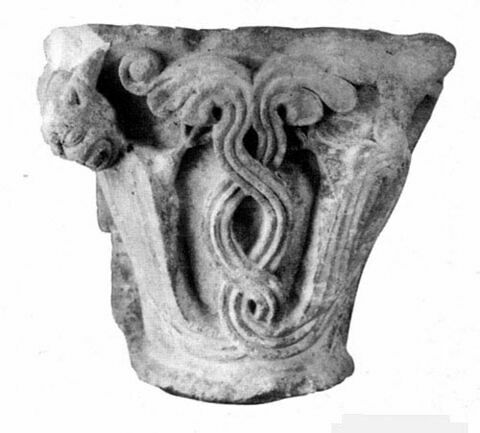 Chapiteau d'applique décoré d'entrelacs, de palmettes et de têtes de monstres, image 5/5