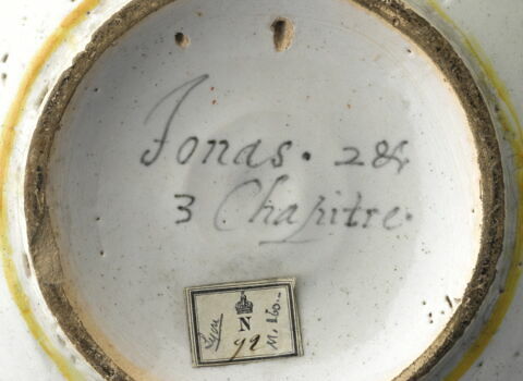 Plat rond : Jonas et la baleine, image 4/4