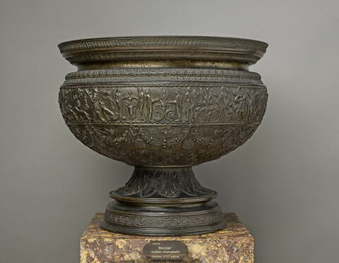Coupe ornée d'arabesques et de bas-reliefs en partie imités de l'antique, image 6/7