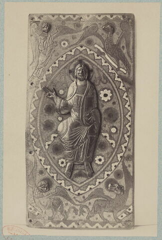 Plaque médiane de reliure : Christ en majesté entouré des symboles des évangélistes, image 3/3