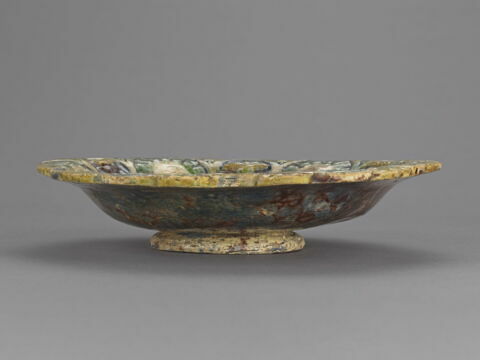 Coupe ronde : six mascarons et fleurs, image 4/4
