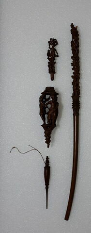 Quenouille en bois avec fuseau, image 14/14