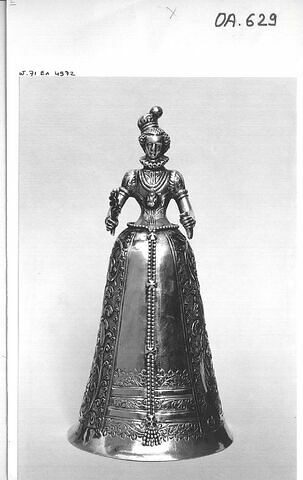 Gobelet : femme à large jupe, image 6/7