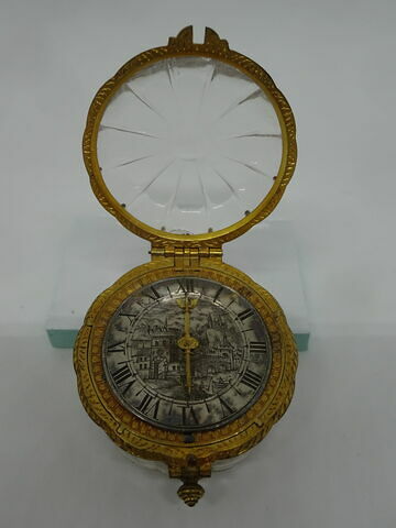 Montre ronde polylobée