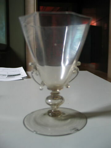 Verre à pans sur pied, image 3/5