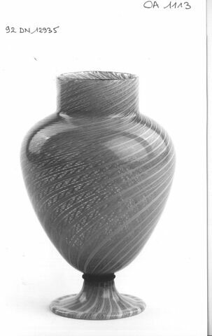 Vase sur pied, image 1/1