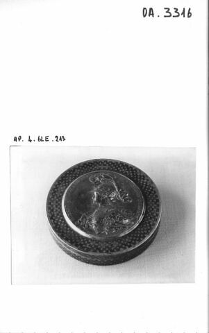 Boîte ronde avec médaille de Catherine II de Russie, image 3/3