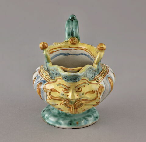 Saucière godronnée à bec, sur pied court, image 3/5