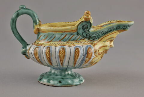 Saucière godronnée à bec, sur pied court, image 4/5