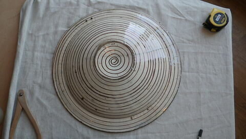 Plat rond creux : armoiries (?), image 2/5