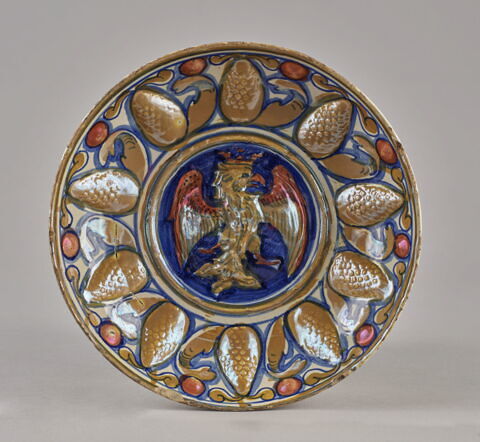 Coupe ronde "abborchiata" : Aigle couronnée (armoiries ?)