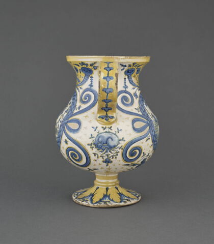 Vase à deux anses : Amour chevauchant un dauphin et profil de Maure, image 3/7