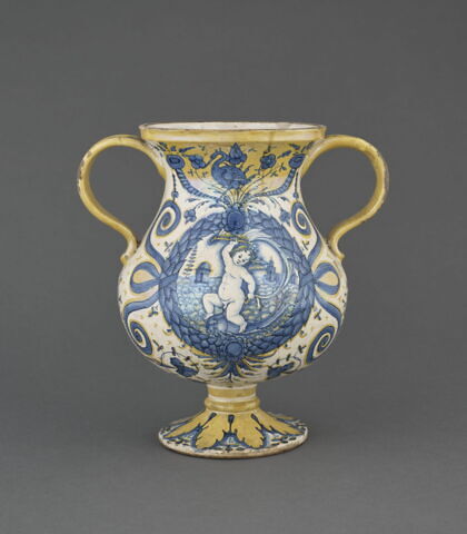 Vase à deux anses : Amour chevauchant un dauphin et profil de Maure, image 4/7