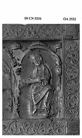 Châsse : Christ, Vierge et autres personnages, image 4/7