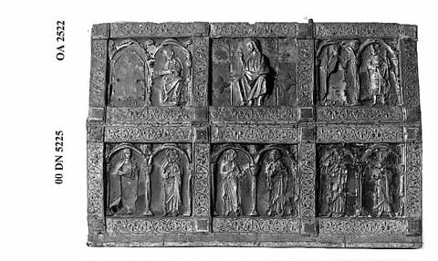 Châsse : Christ, Vierge et autres personnages