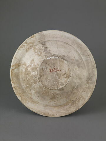 Plat creux : jeune homme de profil marchant, image 6/6