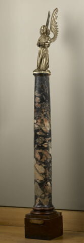 Statuette : ange porte-lumière, image 4/5