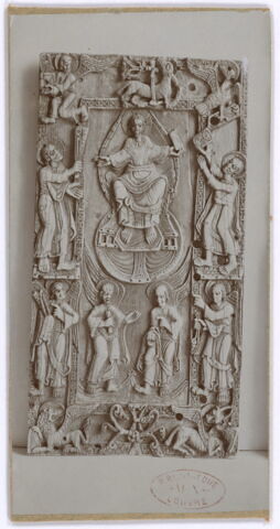 Plaque de reliure : le Christ dans le tétramorphe, entre les saints Pierre et Paul (Traditio Legis)., image 8/8