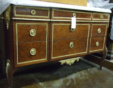 Commode à cinq tiroirs, dessus de marbre blanc, image 2/7