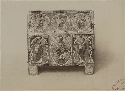 Châsse à fonds vermiculés : Christ en Majesté ; apôtres et anges, image 6/9