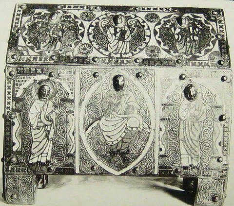 Châsse à fonds vermiculés : Christ en Majesté ; apôtres et anges, image 2/9
