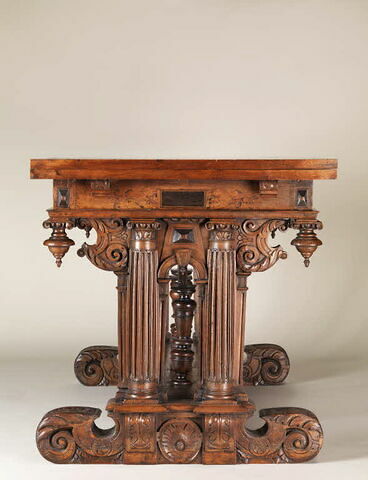 Table à arcature, image 2/7