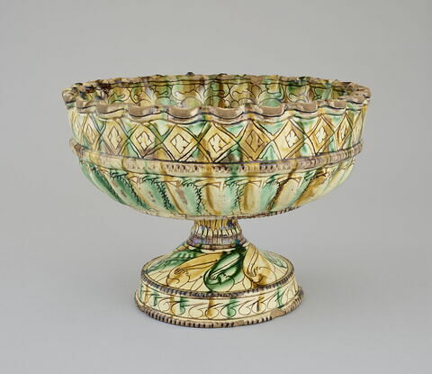 Grande coupe à pied godronnée