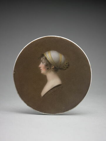 Médaillon : portrait de femme de profil