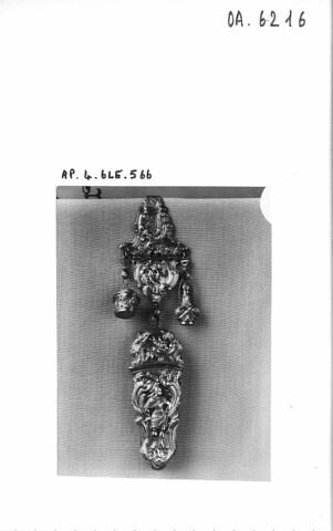 Etui et châtelaine, image 2/2