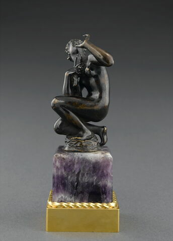 Statuette : Vénus accroupie, image 3/4
