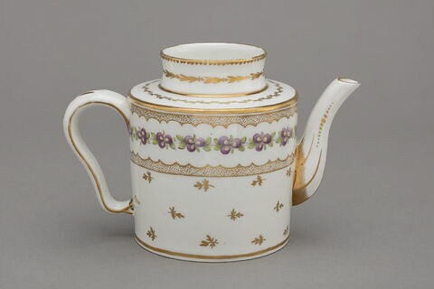 Théière de forme droite, image 3/7