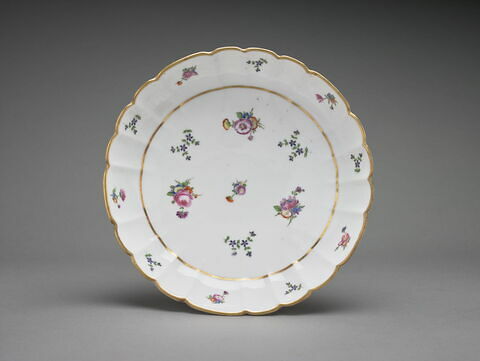 Compotier rond à bords festonnés et à côtes à l'intérieur, d'un ensemble de dix (TH 1354 à 1363), image 4/4