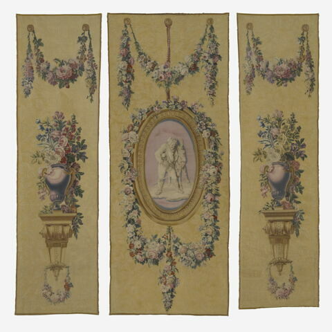 Vase de fleurs, de la tenture de l'Histoire de Don Quichotte tissée pour le baron de Breteuil, image 2/2