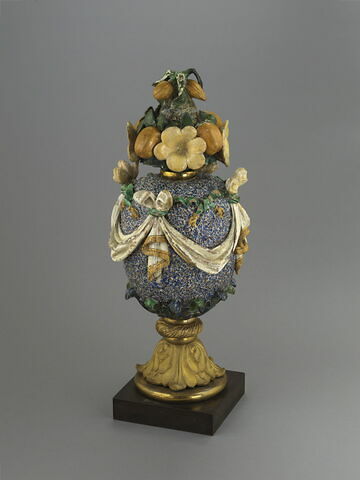Vase couvert ovoïde monté, image 2/3
