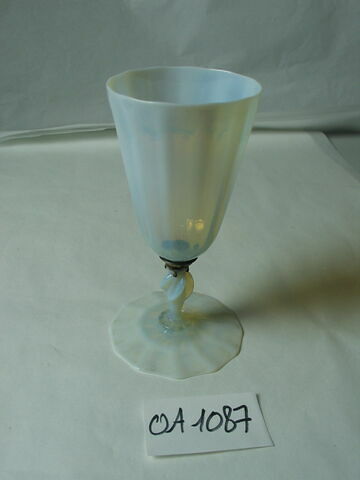 Verre à jambe, image 2/5