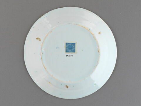 Assiette : Vénus peignant  l'Amour, image 2/3