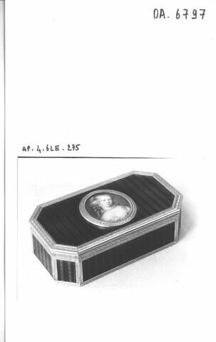 Tabatière octogone avec portrait, image 2/2